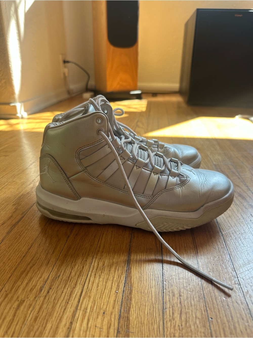Air Jordan Max Aura Silver 7Y